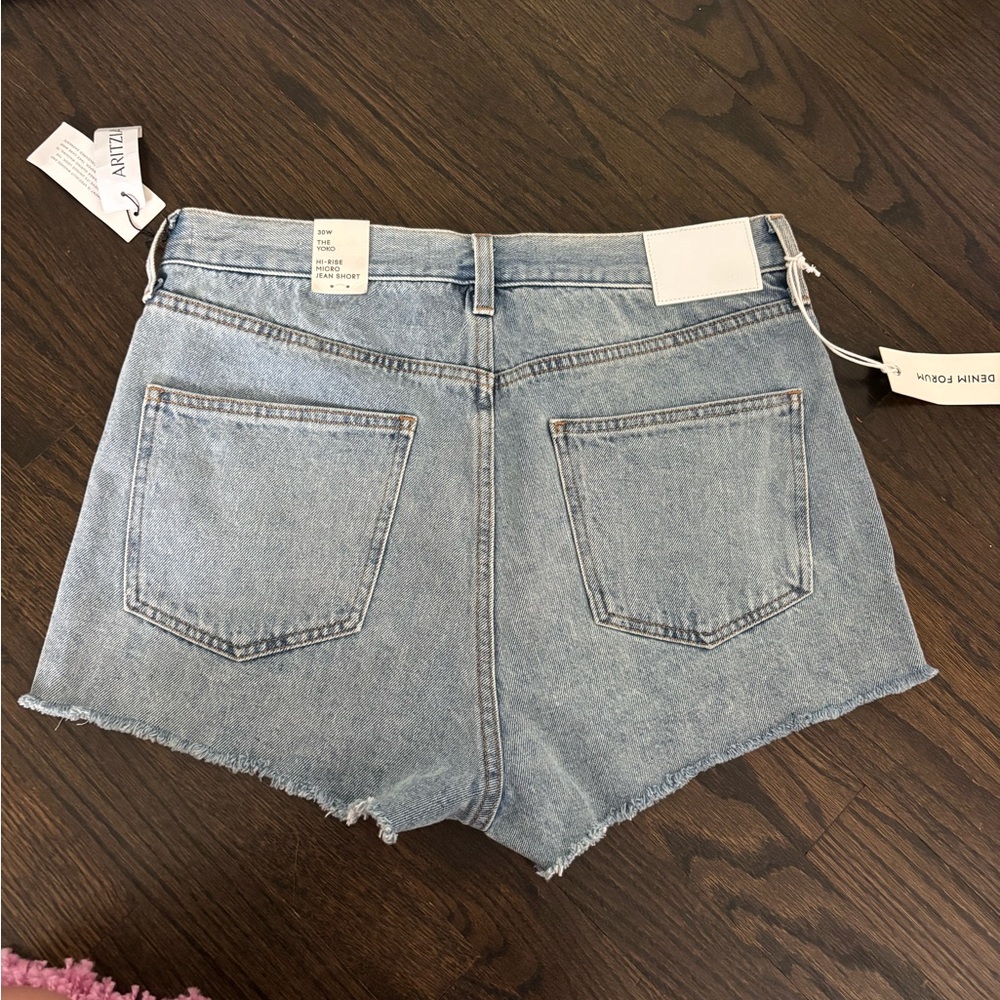Aritzia Denim Forum: High-Rise Light Blue Denim Women’s Shorts - Picture 3 of 4